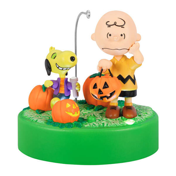 HALLMARK KEEPSAKE SNOOPY PEANUTS TRICK-OR-TREATING PALS ORNAMENT 2024